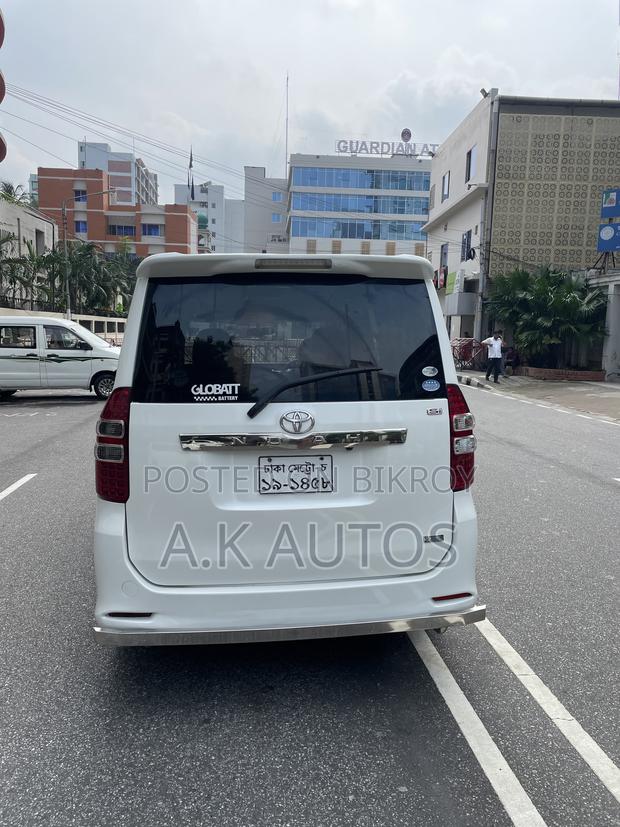 Toyota Noah 2.0 158hp AWD (7 Seater) 2013 White