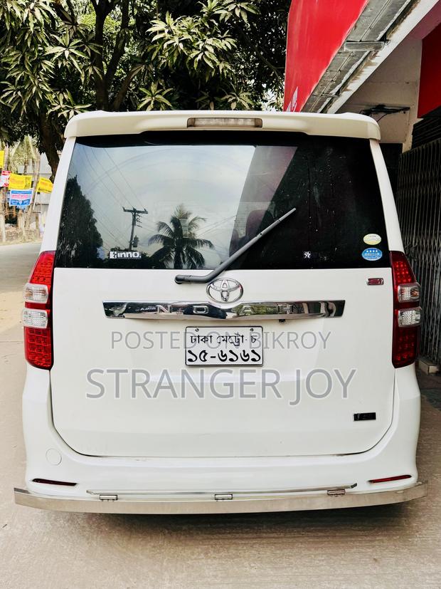 Toyota Noah 2.0 158hp FWD (7 Seater) 2011 Pearl