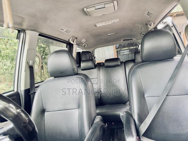 Toyota Noah 2.0 158hp FWD (7 Seater) 2011 Pearl