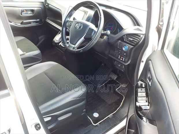 Toyota Noah 1.8 FWD Hybrid (7 seater) 2021 Pearl