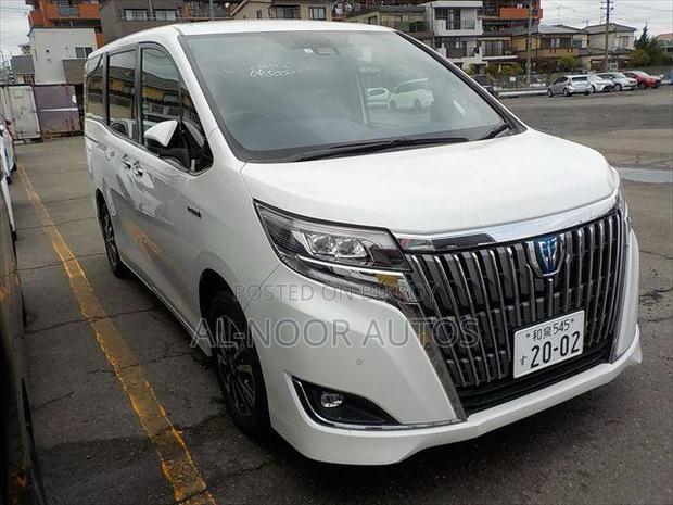 Toyota Esquire 1.8 FWD Hybrid (7 seater) 2021 Pearl
