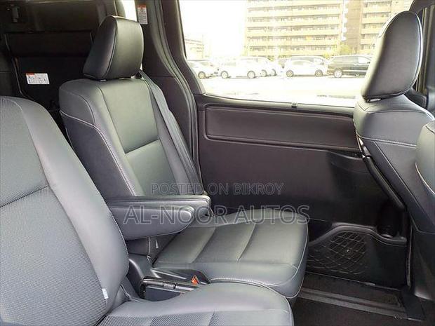Toyota Esquire 1.8 FWD Hybrid (7 seater) 2021 Pearl