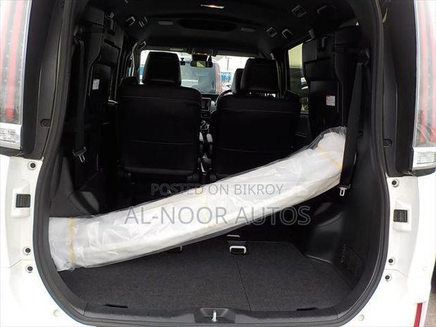 Toyota Esquire 1.8 FWD Hybrid (7 seater) 2021 Pearl
