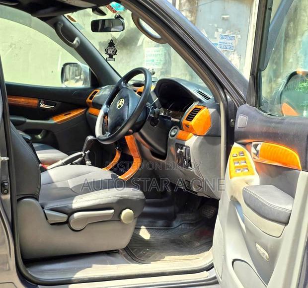 Toyota Land Cruiser Prado 2.7 5dr 2003 Gray