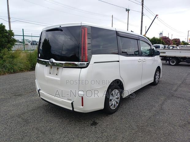 Toyota Noah 2021 Pearl