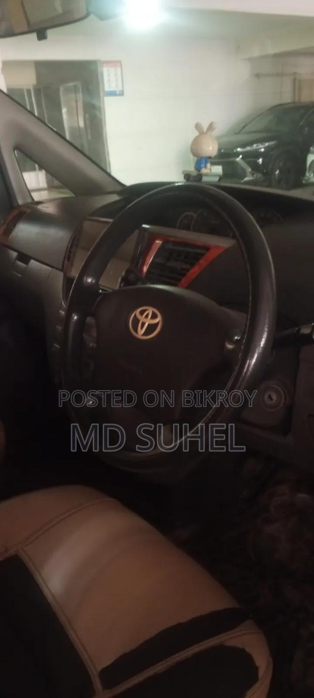 Toyota Noah 2004 Silver