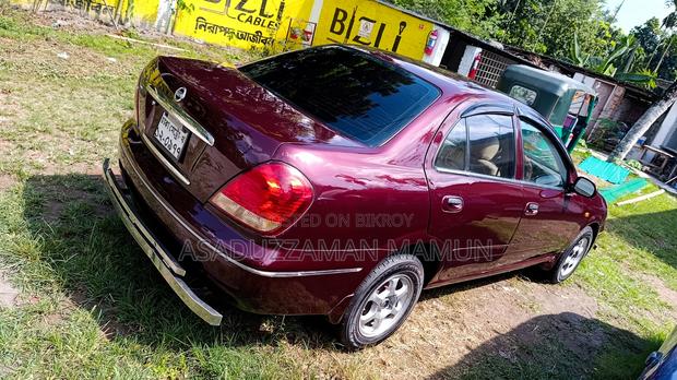 Nissan Sunny 2005 Red