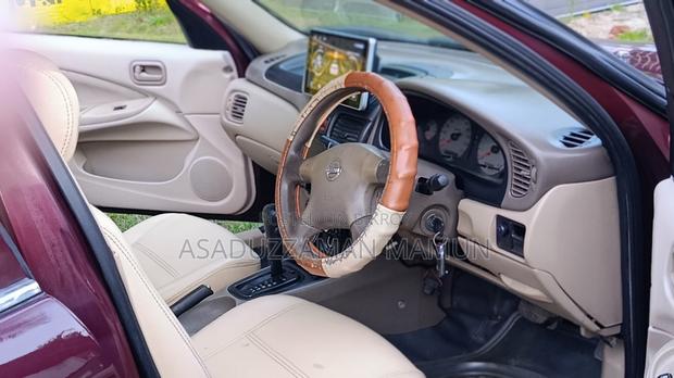Nissan Sunny 2005 Red