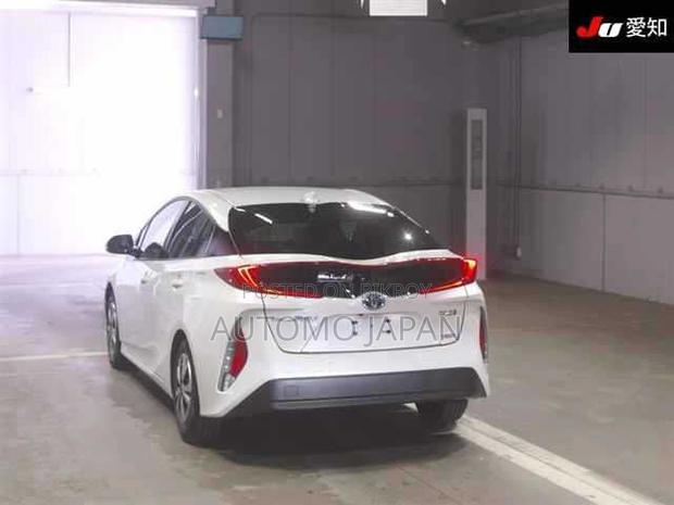 Toyota Prius 2021 Pearl
