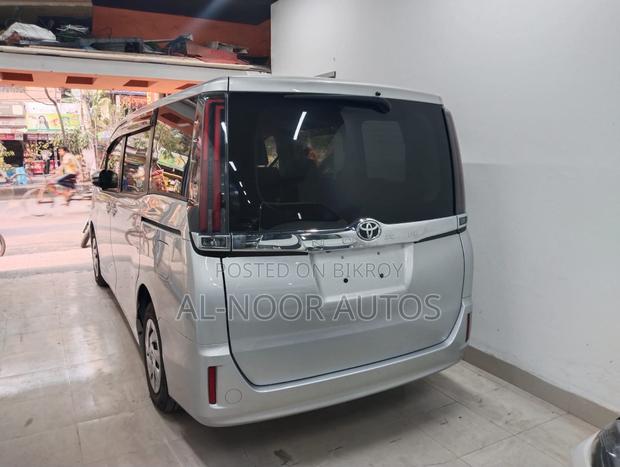 Toyota Noah 2.0 FWD (8 Seater) 2021 Silver