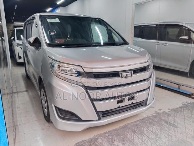 Toyota Noah 2.0 FWD (8 Seater) 2021 Silver