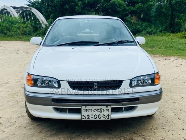 Toyota Corolla 1996 White