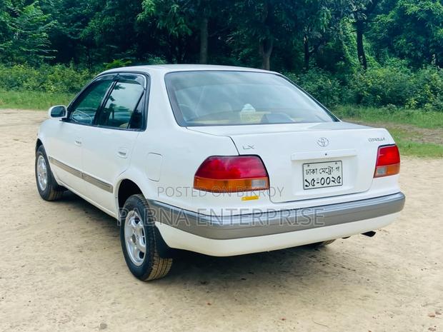 Toyota Corolla 1996 White