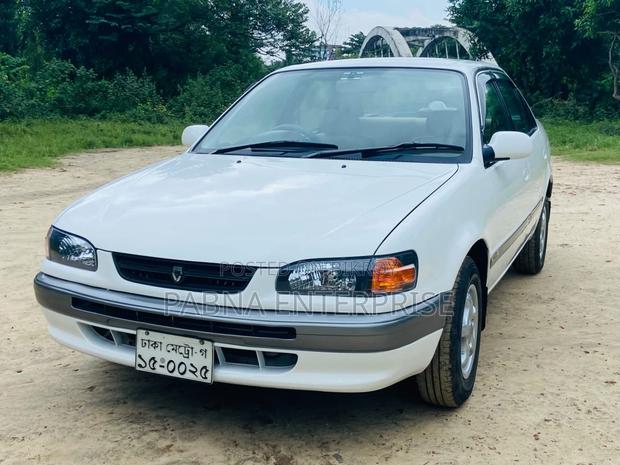 Toyota Corolla 1996 White