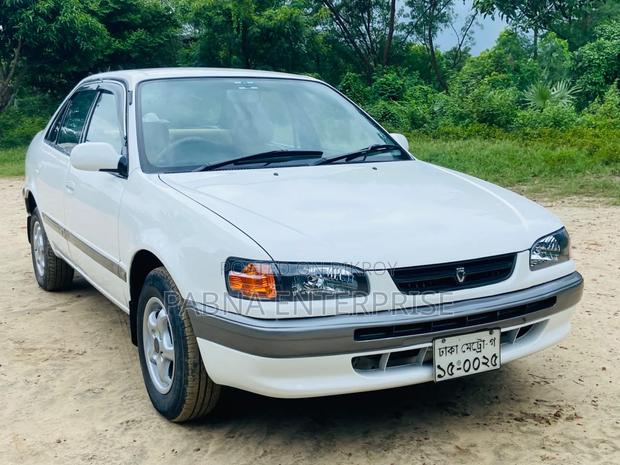Toyota Corolla 1996 White