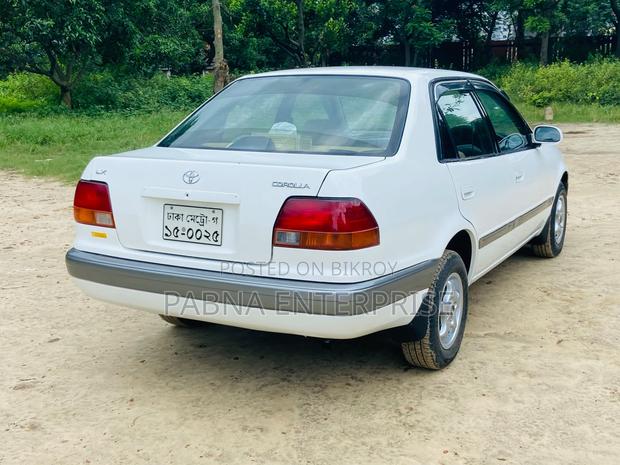 Toyota Corolla 1996 White