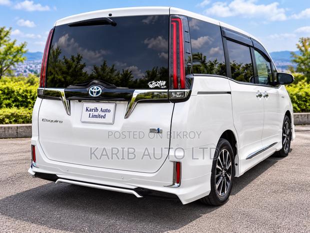 Toyota Esquire 1.8 FWD Hybrid (7 seater) 2020 Pearl