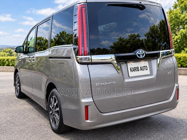 Toyota Esquire 1.8 FWD Hybrid (7 seater) 2021 Brown