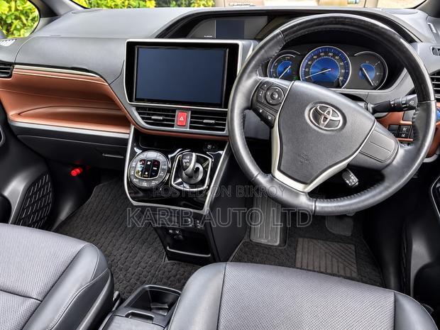 Toyota Esquire 1.8 FWD Hybrid (7 seater) 2021 Brown