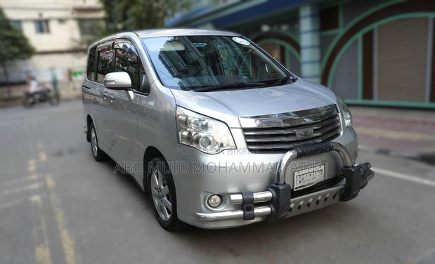 Toyota Noah 2.0 FWD (7 Seater) 2016 Silver