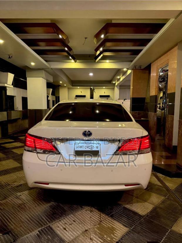 Toyota Crown 2016 Pearl