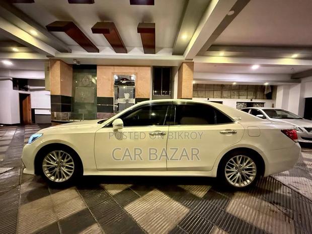 Toyota Crown 2016 Pearl