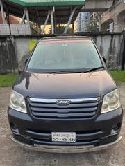 Toyota Noah 2.0 AWD (8 Seater) 2004 Black for sale