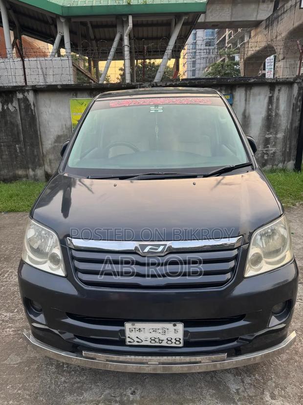 Toyota Noah 2.0 AWD (8 Seater) 2004 Black