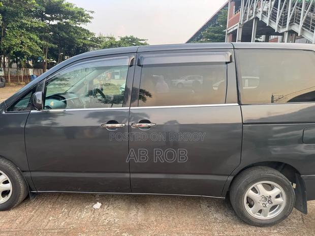 Toyota Noah 2.0 AWD (8 Seater) 2004 Black