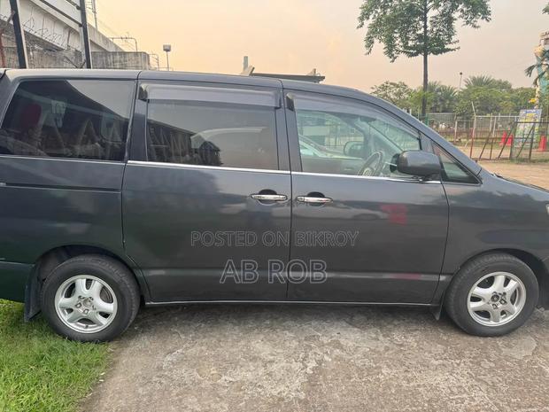 Toyota Noah 2.0 AWD (8 Seater) 2004 Black