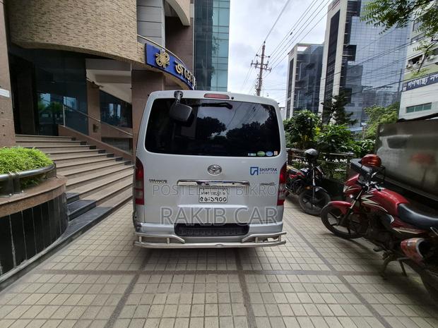 Toyota Grand HiAce 2002 Silver