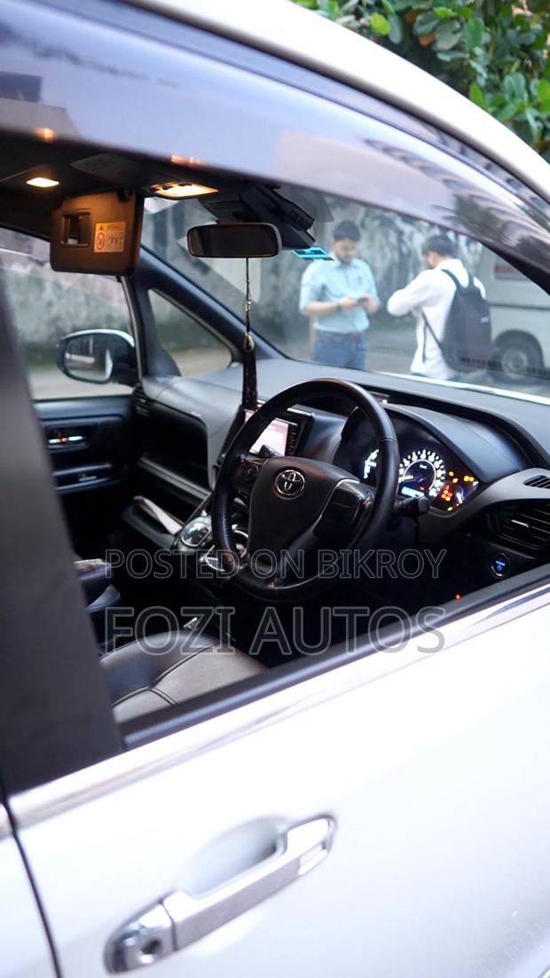 Toyota Esquire 1.8 FWD Hybrid (7 seater) 2019 Pearl