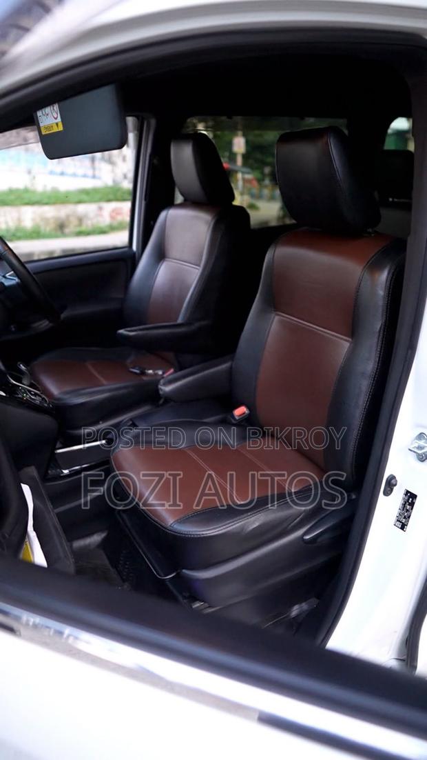 Toyota Esquire 1.8 FWD Hybrid (7 seater) 2019 Pearl