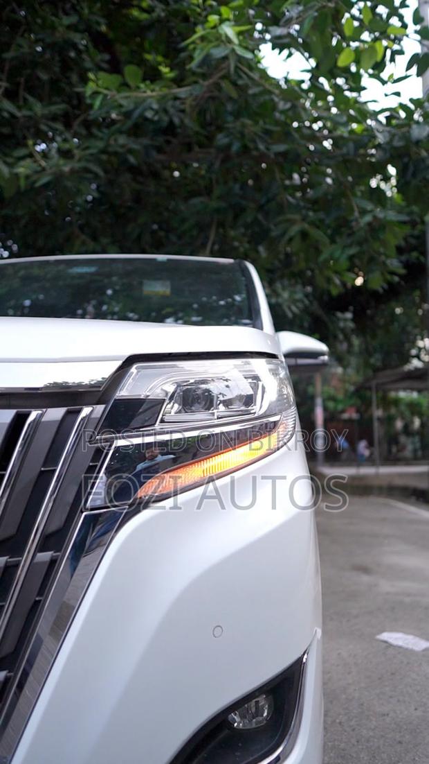 Toyota Esquire 1.8 FWD Hybrid (7 seater) 2019 Pearl