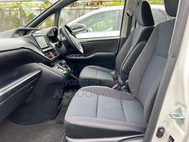 Toyota Noah 2021 Pearl