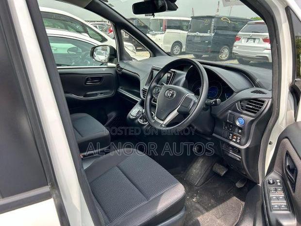 Toyota Noah 2021 Pearl