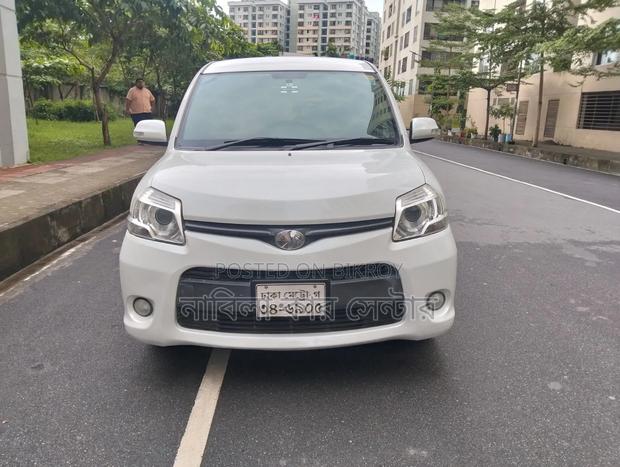 Toyota Sienta 2012 White