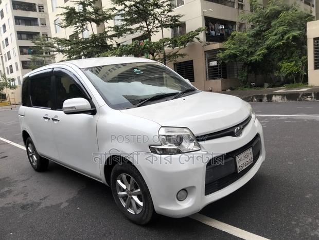 Toyota Sienta 2012 White