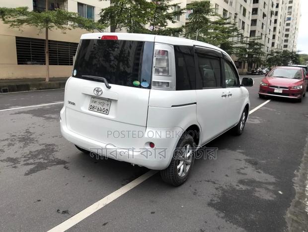 Toyota Sienta 2012 White