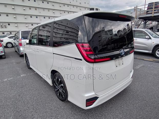 Toyota Noah 2022 Pearl