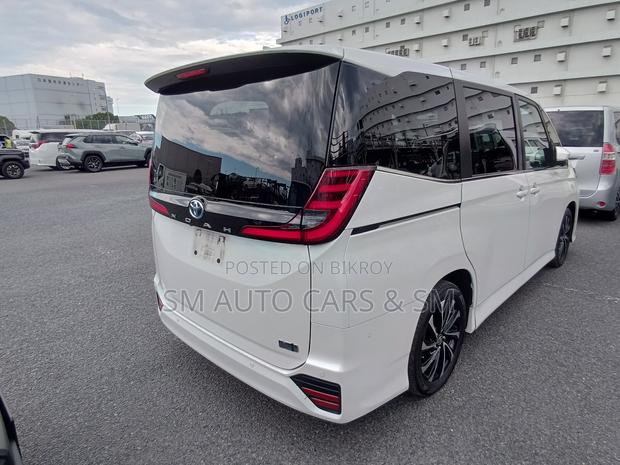 Toyota Noah 2022 Pearl