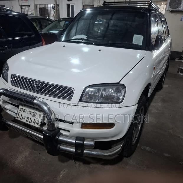 Toyota RAV4 1995 White
