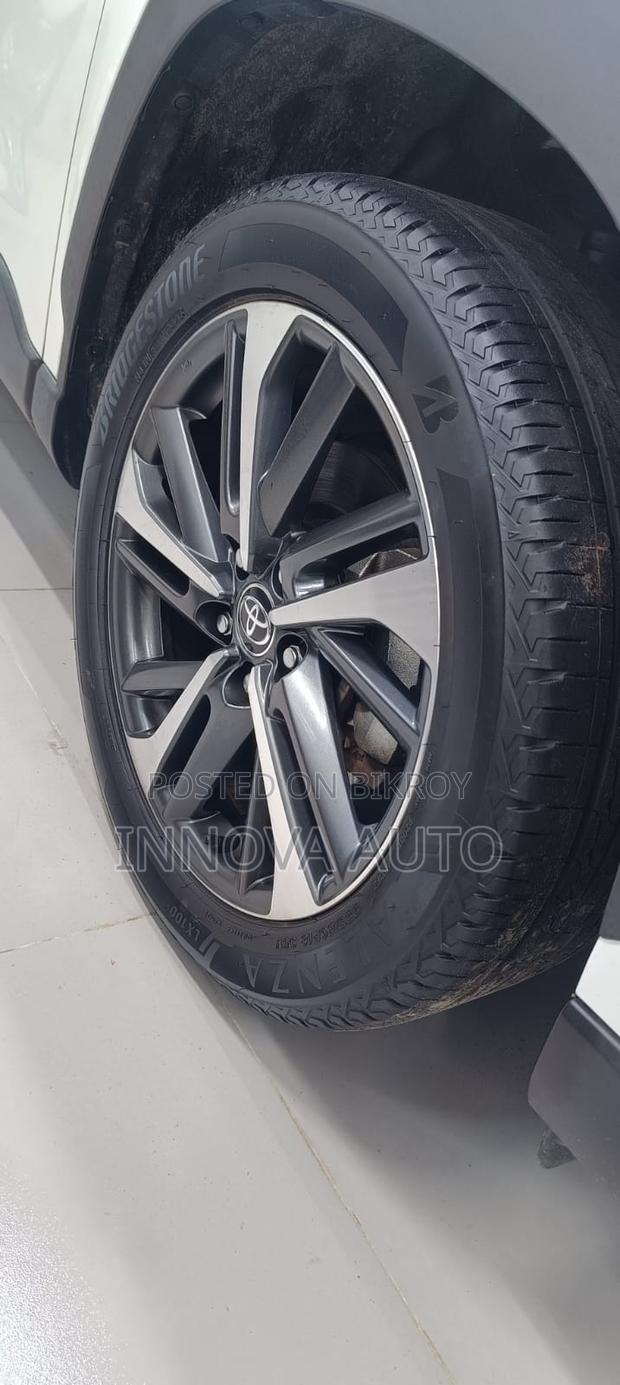 Toyota Corolla Cross 1.8 Hybrid AWD 2022 Pearl
