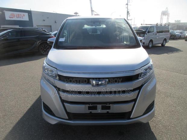 Toyota Noah 1.8 FWD Hybrid (7 seater) 2021 Silver