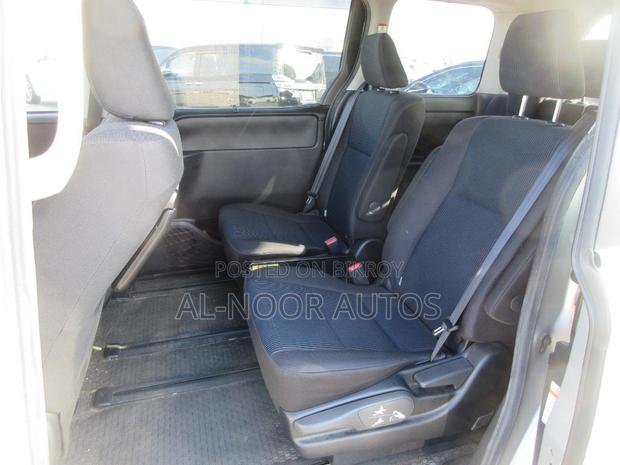 Toyota Noah 1.8 FWD Hybrid (7 seater) 2021 Silver