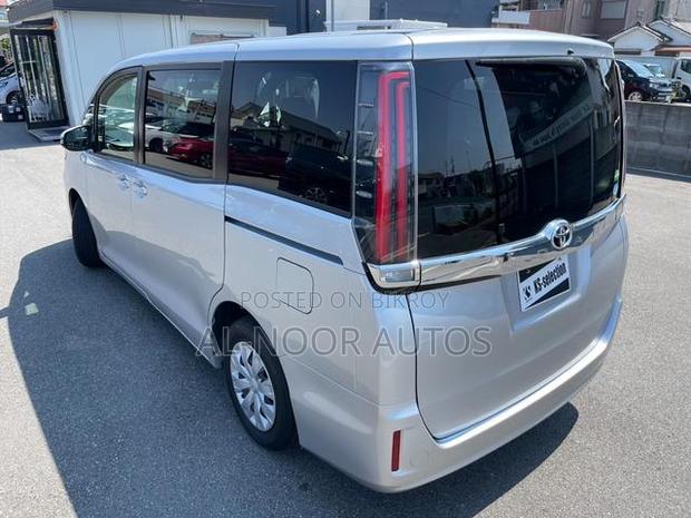 Toyota Noah 2.0 FWD (8 Seater) 2021 Silver