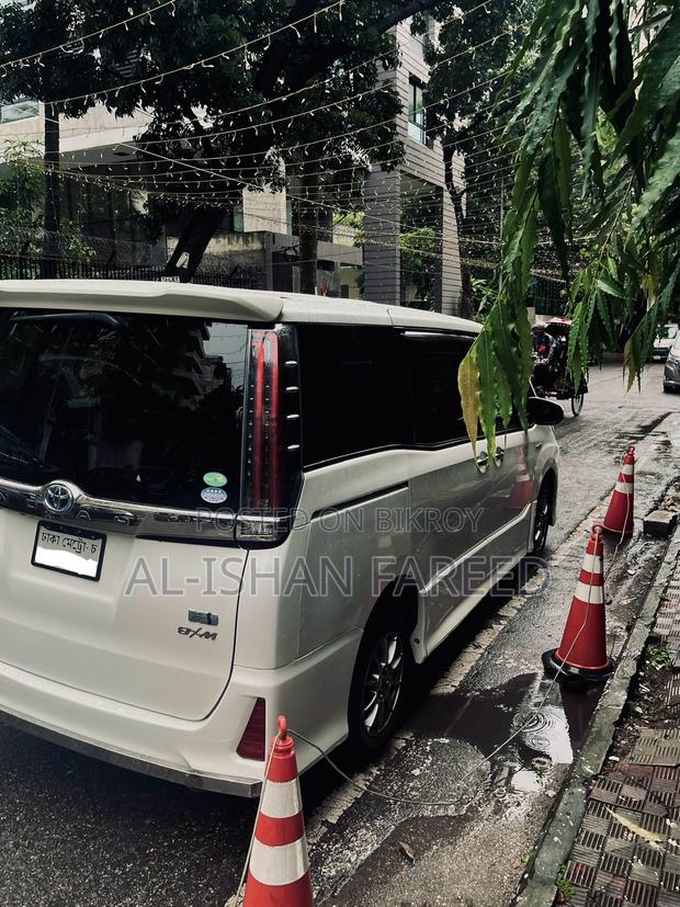 Toyota Noah 1.8 FWD Hybrid (7 seater) 2018 Pearl