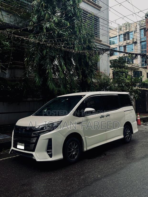Toyota Noah 1.8 FWD Hybrid (7 seater) 2018 Pearl