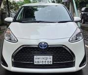 Toyota Sienta 2019 Pearl for sale