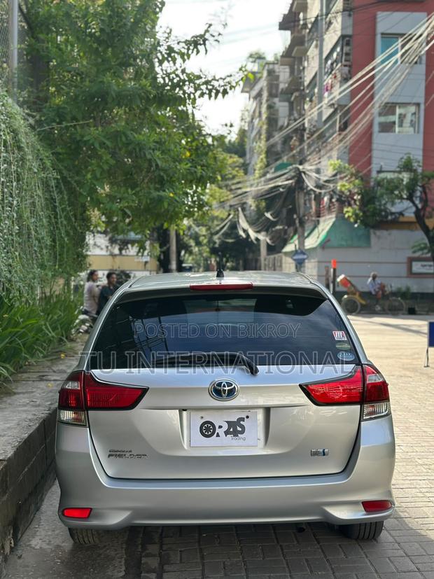 Toyota Corolla Fielder 2018 Silver